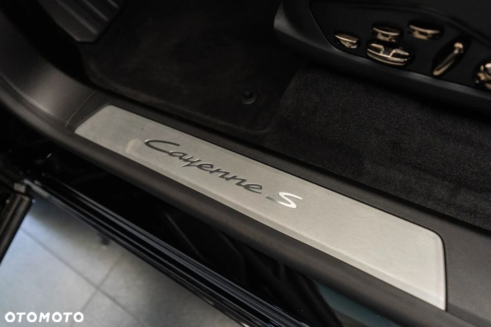Porsche Cayenne - 30