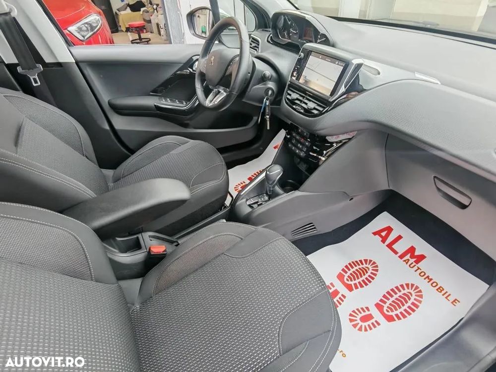 Peugeot 208 1.2 L PureTech Turbo Allure Aut. - 4