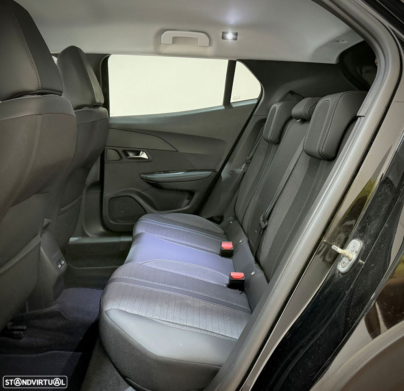 Peugeot e-2008 50 kWh Allure - 9