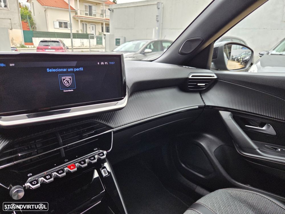 Peugeot 2008 1.2 Allure - 26