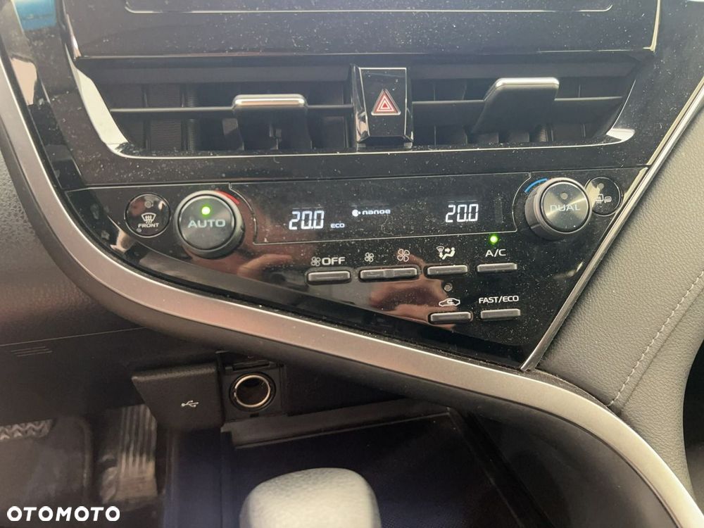 Toyota Camry - 21