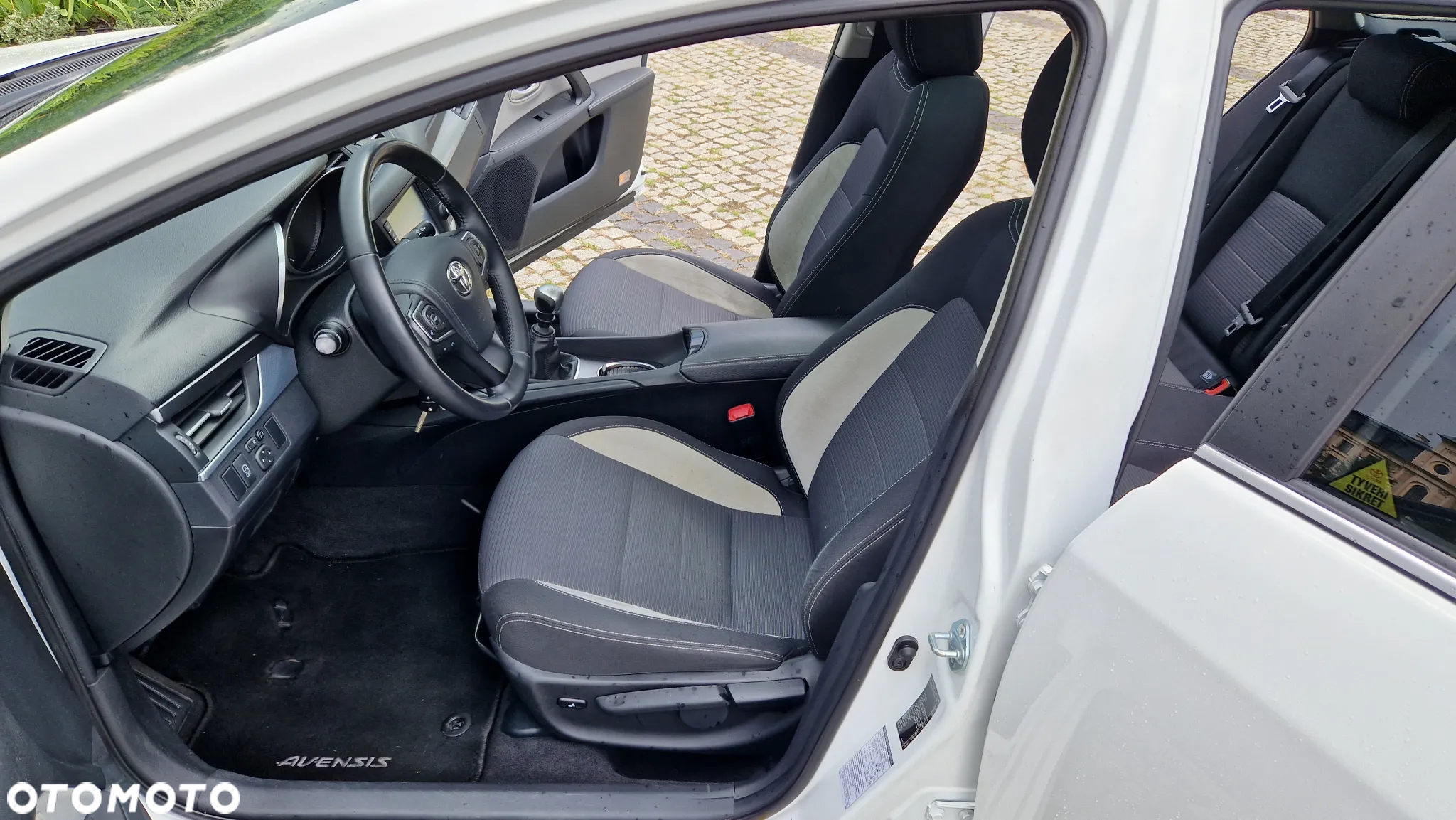Toyota Avensis 2.0 D-4D Premium - 23