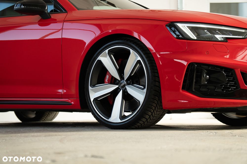 Audi RS4 Avant - 16
