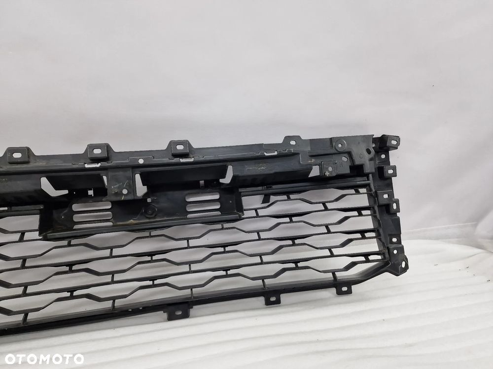 MITSUBISHI L200 19- KRATKA ŚRODKOWA ZDERZAKA PRZEDNIEGO PRZÓD , NR 6402A515 / 6402A536 / 6402A534 / 6402A535 , NR AUKCJI KR349 - 9