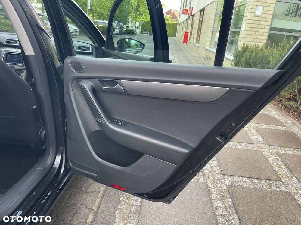 Volkswagen Passat - 24