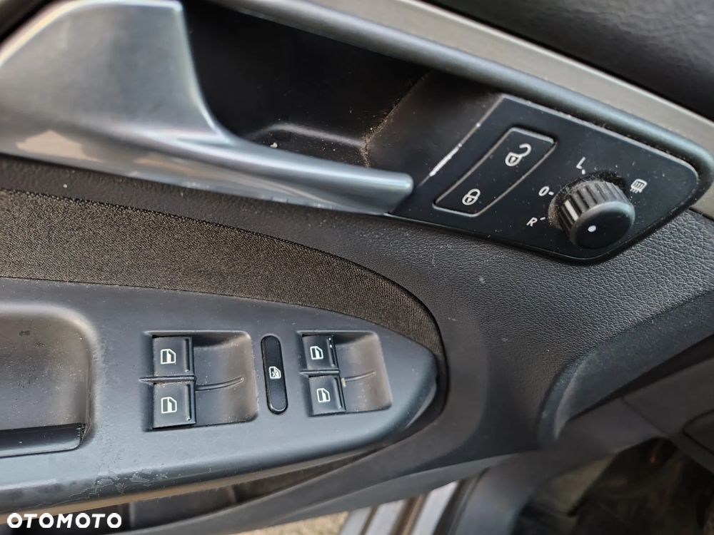 Volkswagen Touran - 15