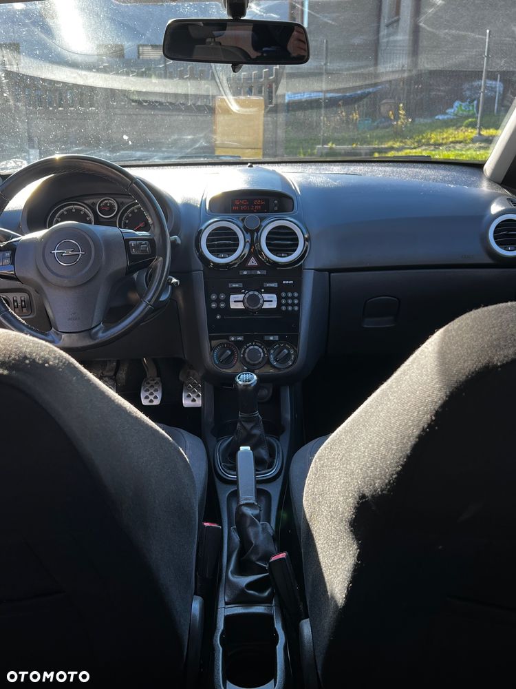 Opel Corsa 1.4 16V Color Race - 4