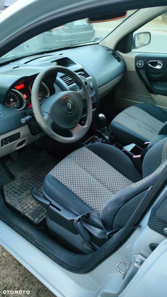 Renault Megane 1.6 Confort Authentique - 4