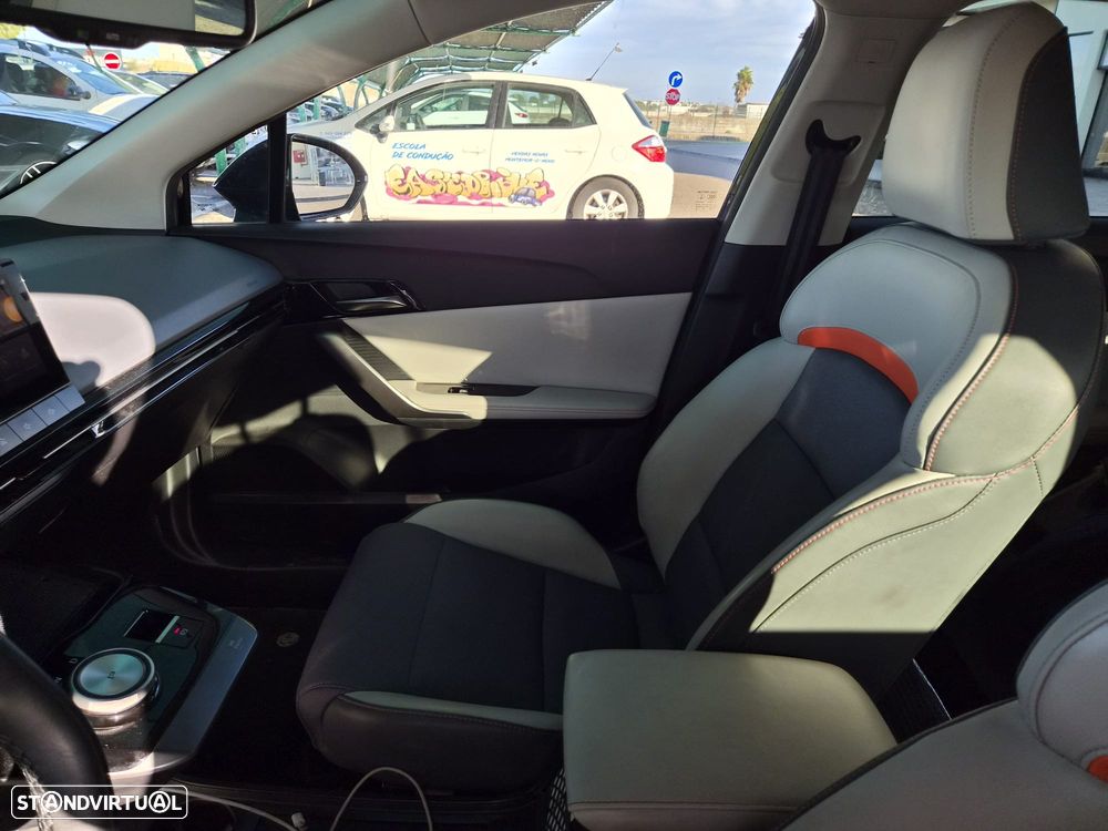 MG MG4 64 kWh Luxury - 12