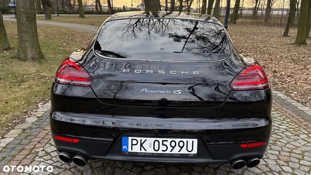Porsche Panamera 4S - 28