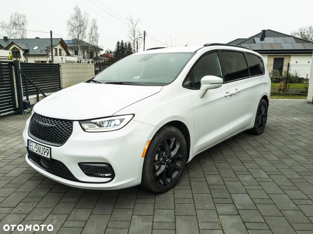 Chrysler Pacifica - 1