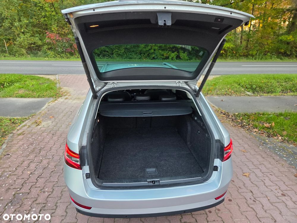 Skoda Superb 2.0 TDI Style DSG - 13