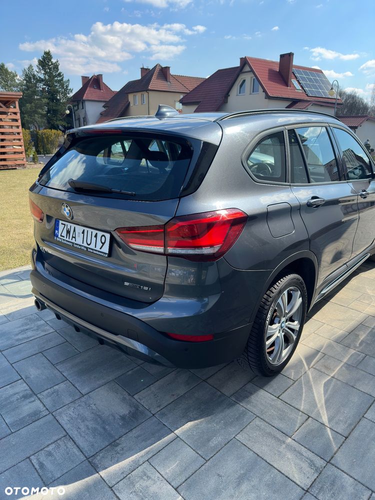 BMW X1 sDrive18i Sport Line - 18