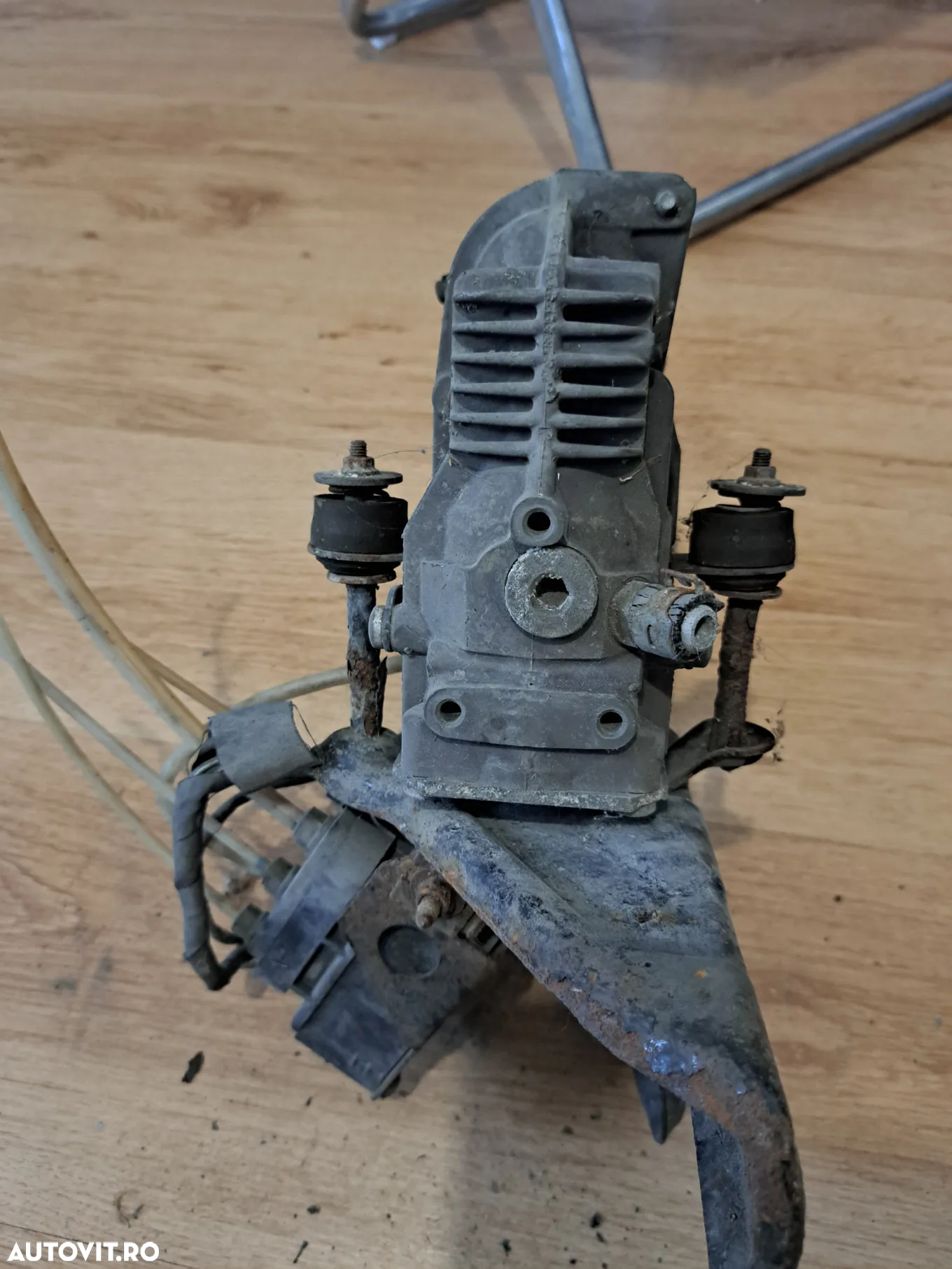 Compresor pompa suspensie pneumatica perne aer originala Mercedes S-class W221 - 5