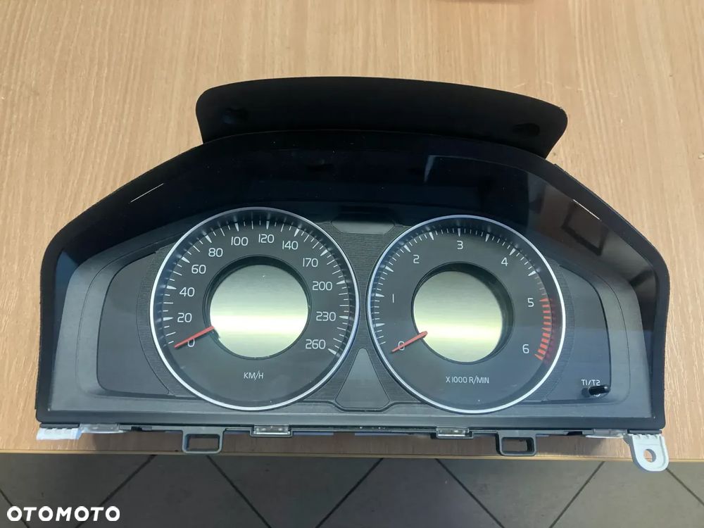 VOLVO XC60 S60 V60 2.0 D3 LICZNIK ZEGARY EUROPA 31343323AA - 1