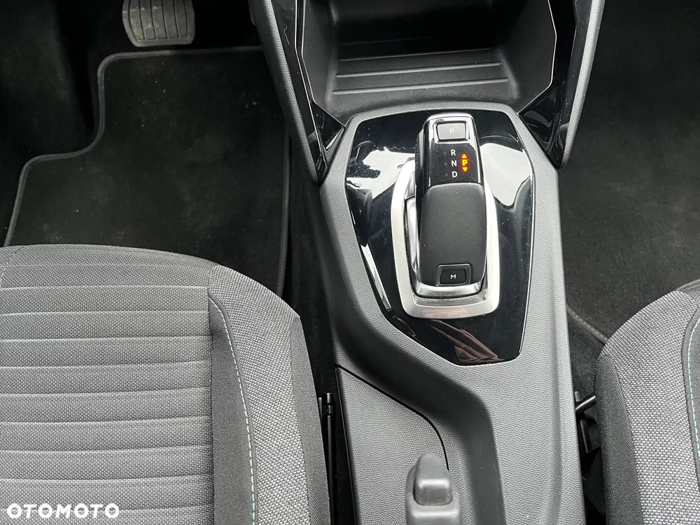 Peugeot 208 PureTech 100 EAT8 Allure - 22