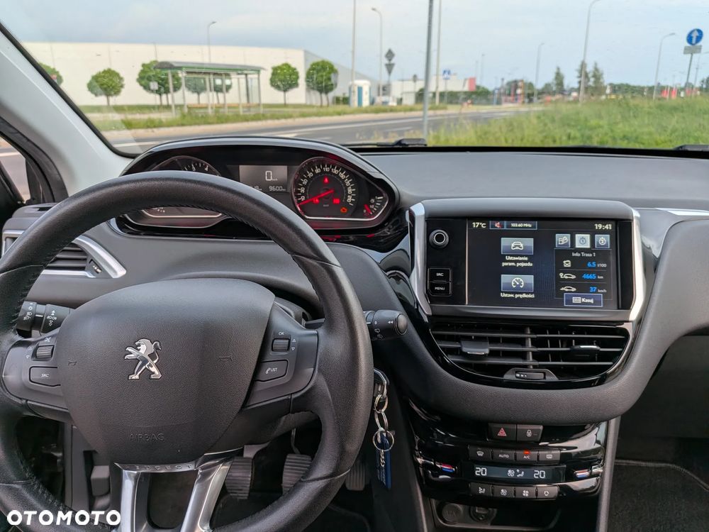 Peugeot 208 1.2 PureTech Style - 22
