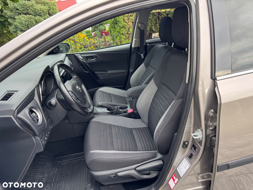 Toyota Auris - 11