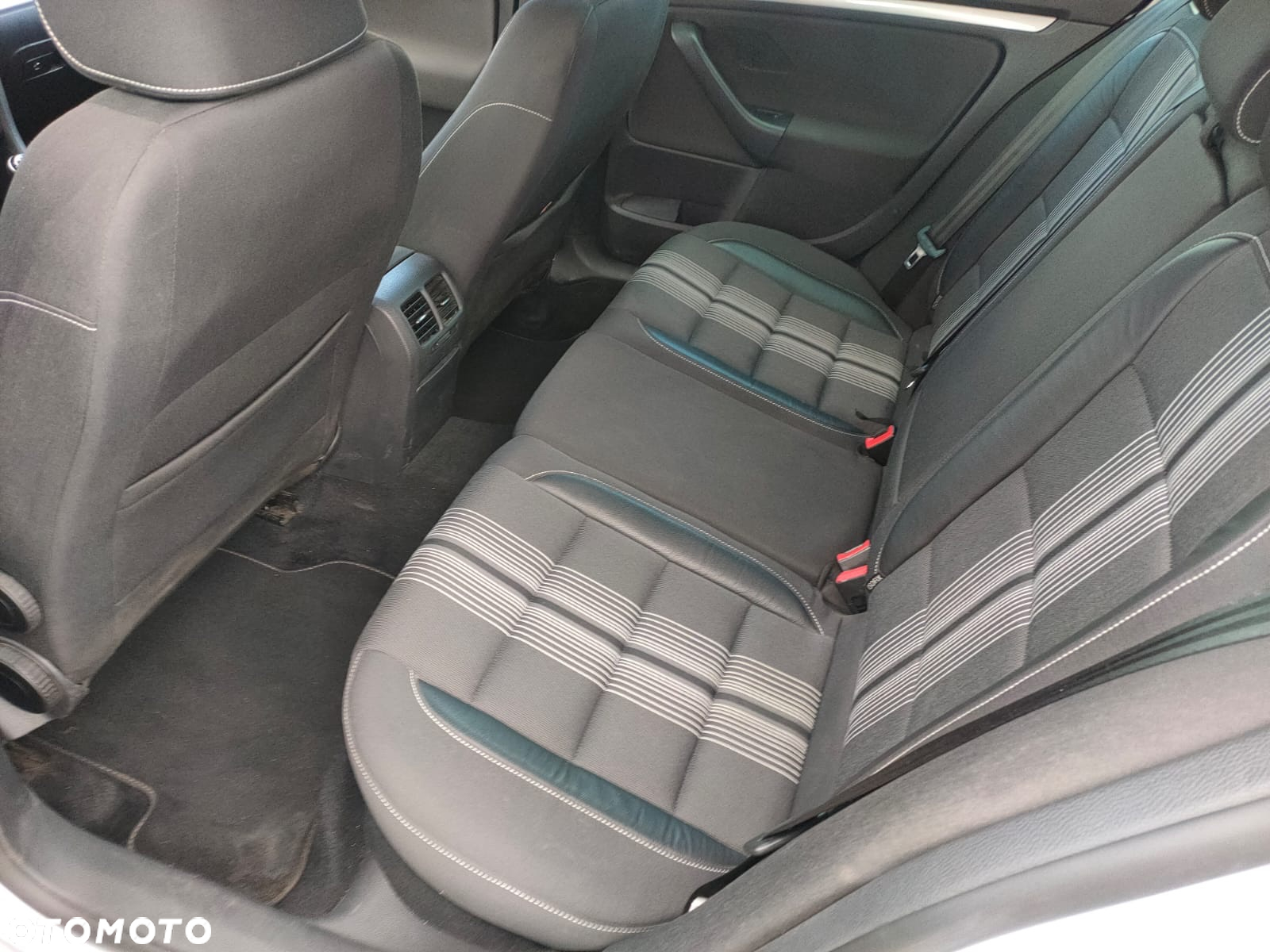 Volkswagen Golf VI 1.6 TDI Comfortline - 11
