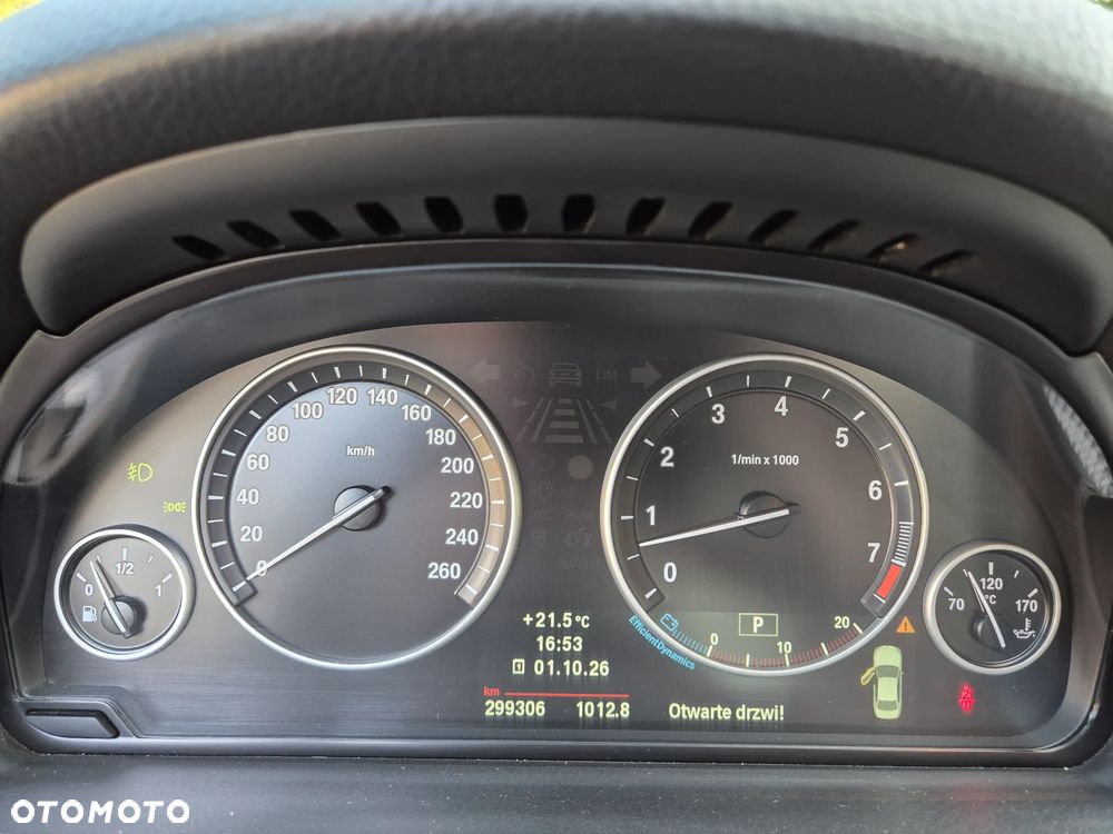 BMW Seria 5 523i Sport-Aut - 25