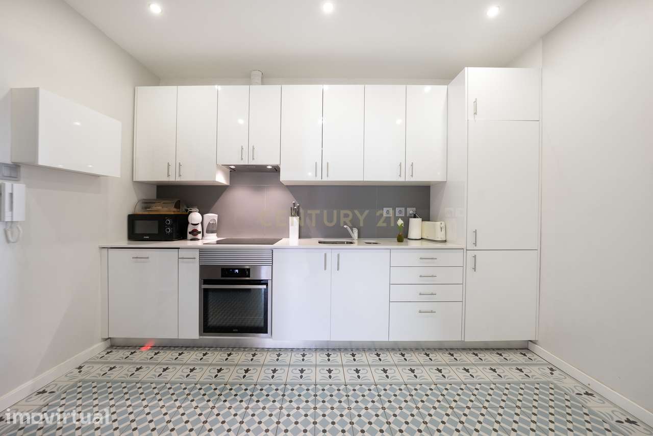 Apartamento T3 Renovado com Varanda no Centro Histórico de Cascais | J - Grande imagem: 3/28