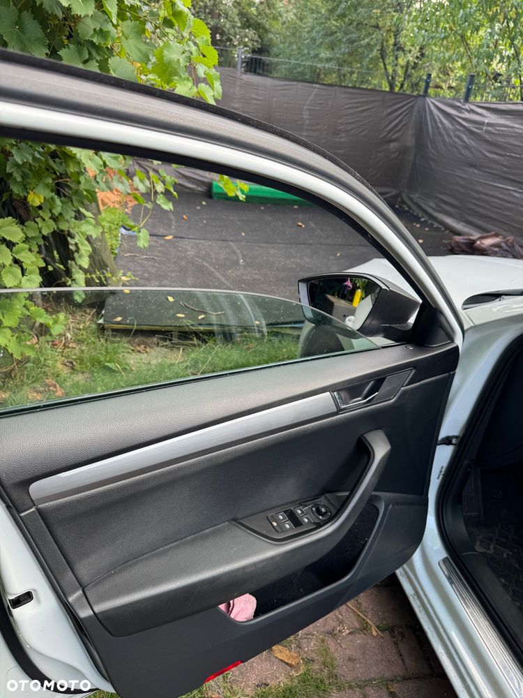 Skoda Superb 2.0 TDI L&K DSG - 26