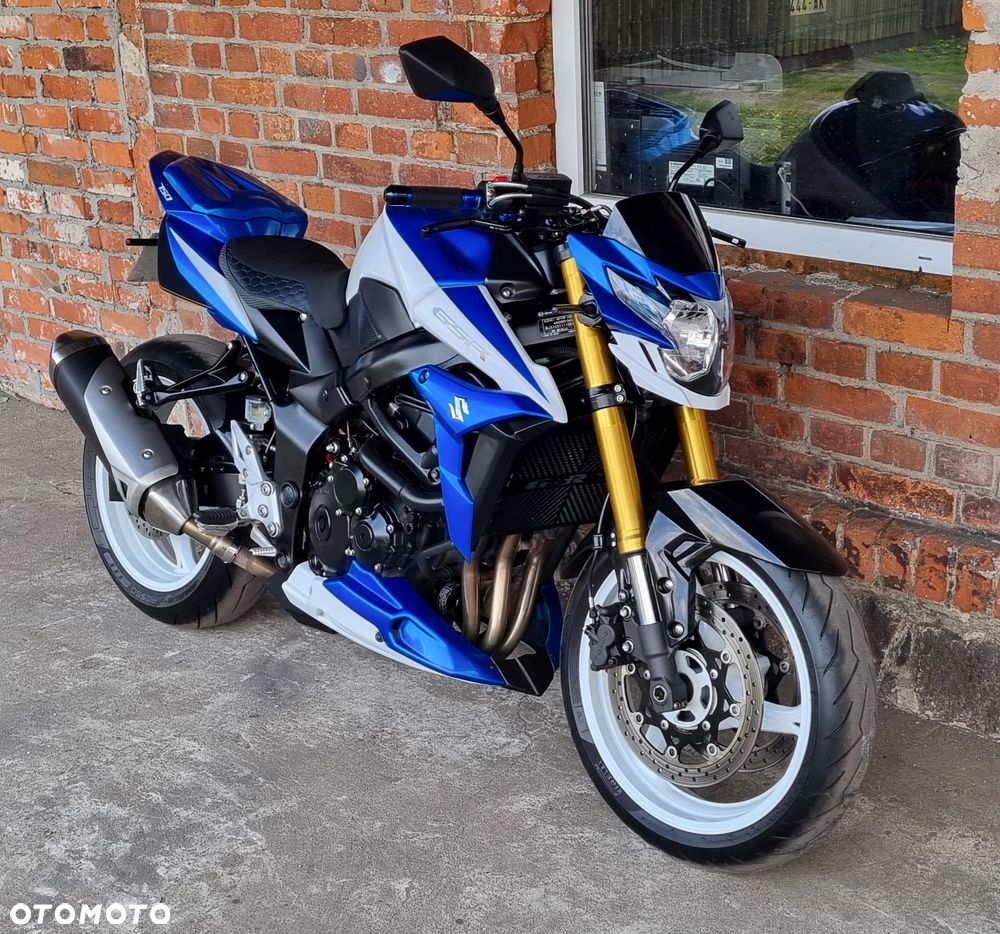 Suzuki GSR - 1