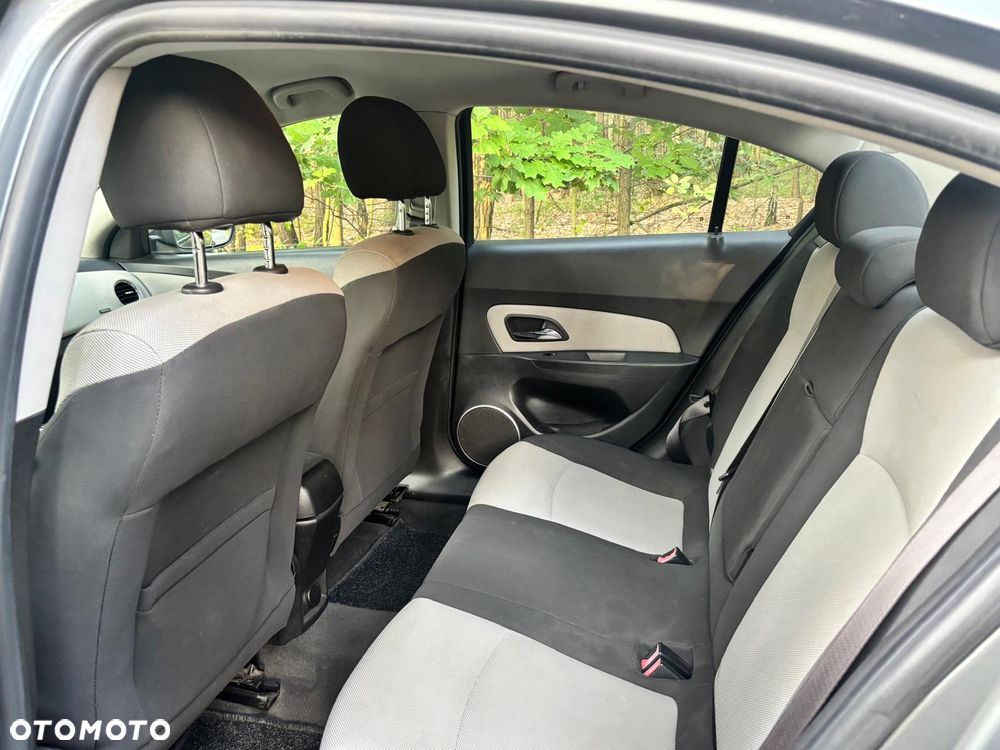 Chevrolet Cruze 1.6 LS+ - 6