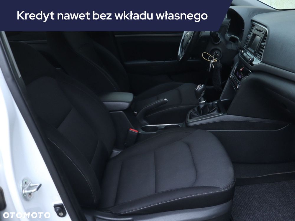 Hyundai Elantra - 11