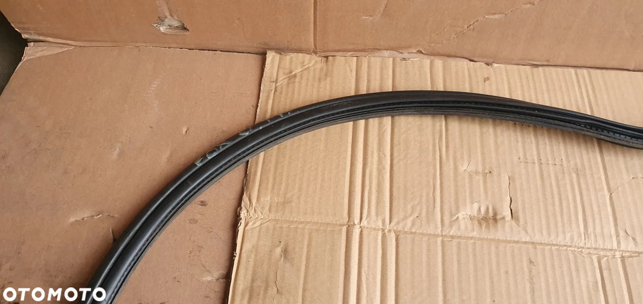 Uszczelka klapy bagażnika VW Fox 5Z6827705 - 3
