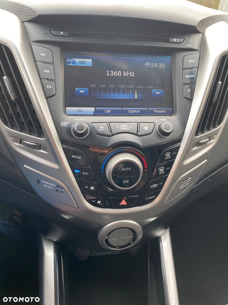 Hyundai Veloster 1.6 GDI Style - 33