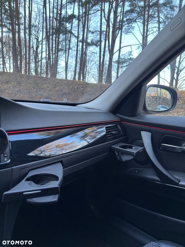 BMW Seria 3 320d xDrive DPF - 23