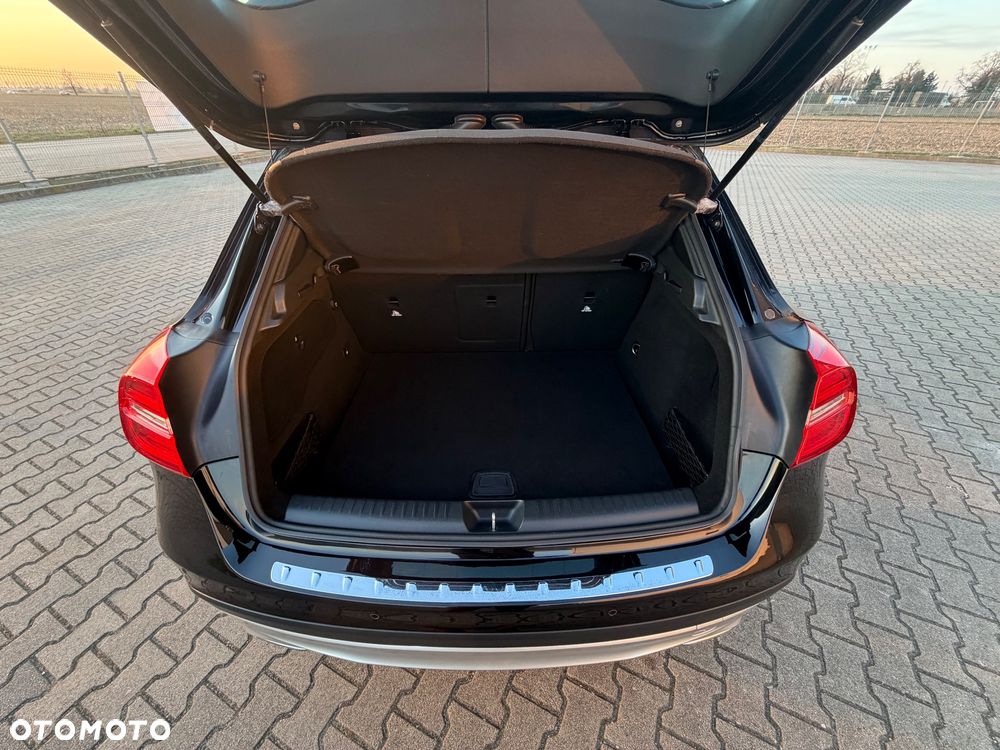 Mercedes-Benz GLA 200 7G-DCT - 24