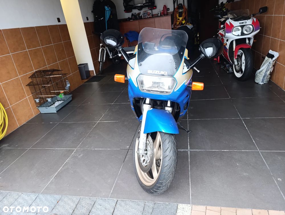Suzuki GSX - 14