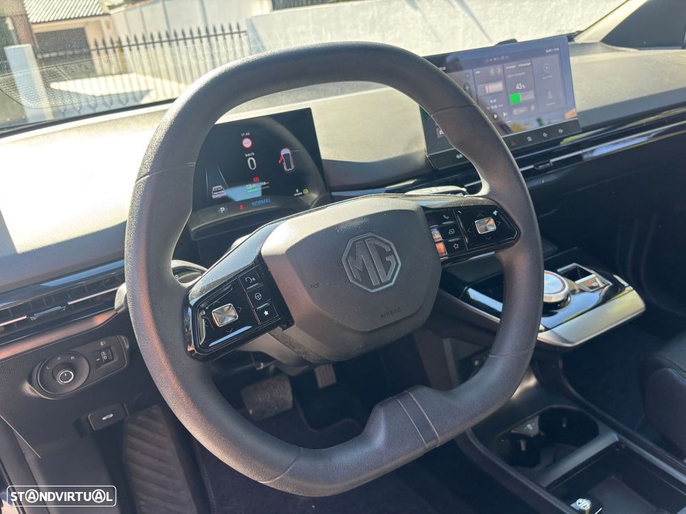 MG MG4 64 kWh Luxury - 13