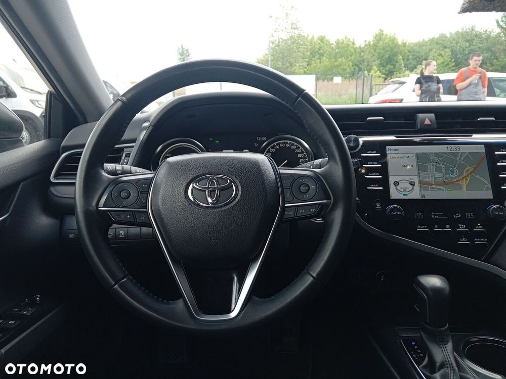 Toyota Camry - 17