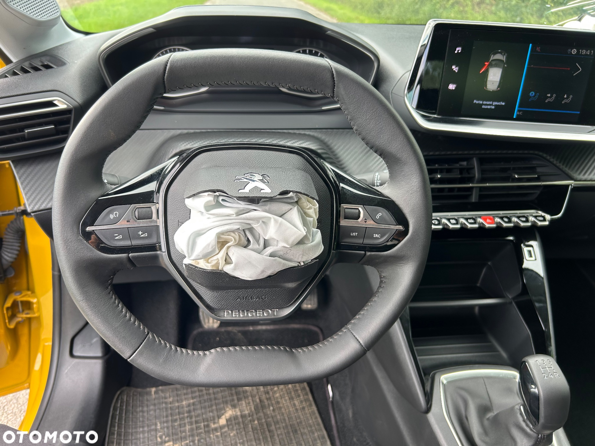 Peugeot 208 - 11
