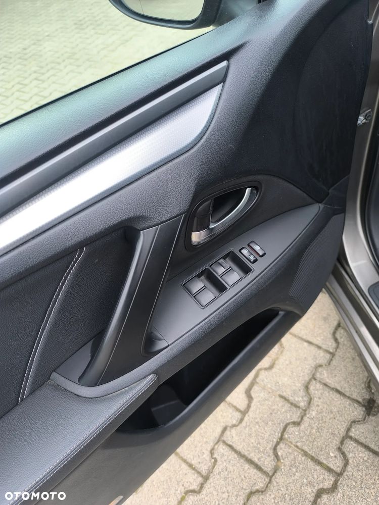 Toyota Avensis 2.0 D-4D Premium - 12