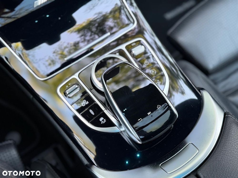 Mercedes-Benz Klasa C AMG 63 AMG Speedshift 7G-MCT - 11