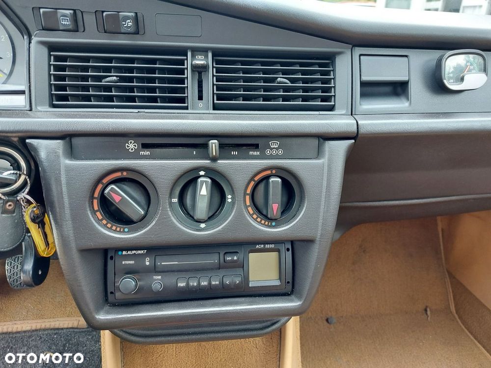 Mercedes-Benz W201 (190) - 20