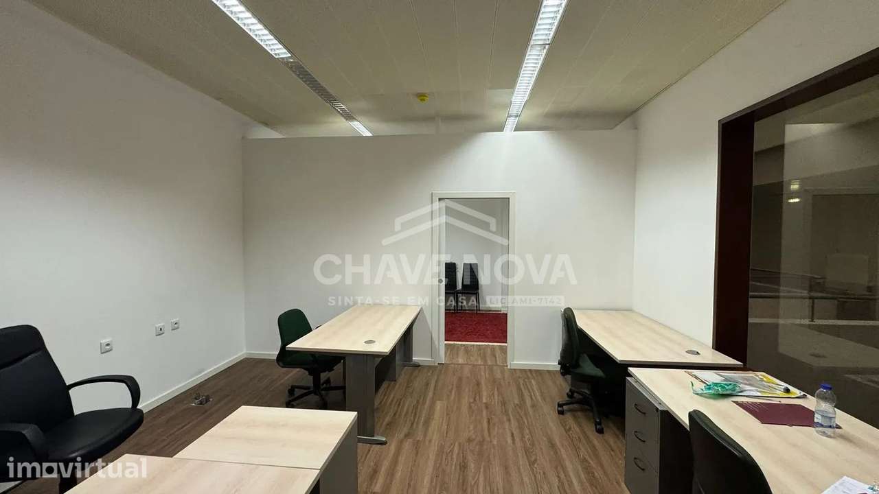 2 Escritórios c/ 74m2 em frente à Estação Metro Galiza (Porto) - Grande imagem: 4/23