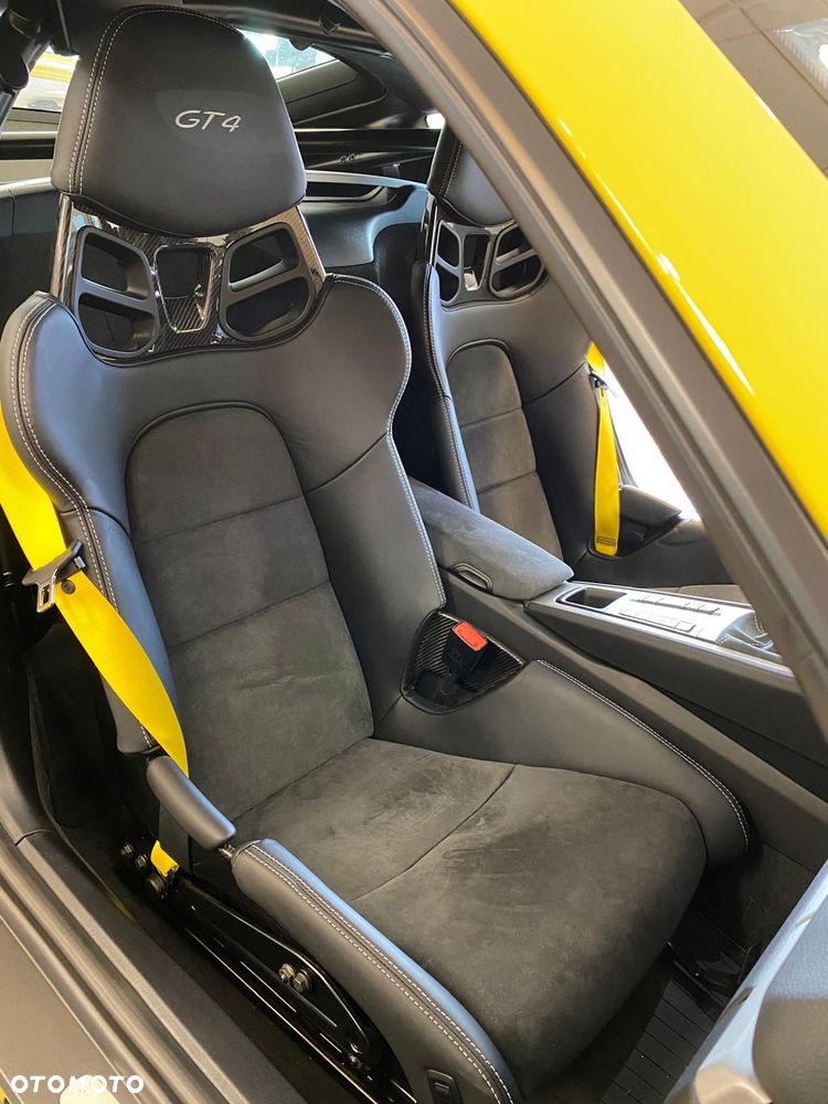 Porsche Cayman GT4 - 10