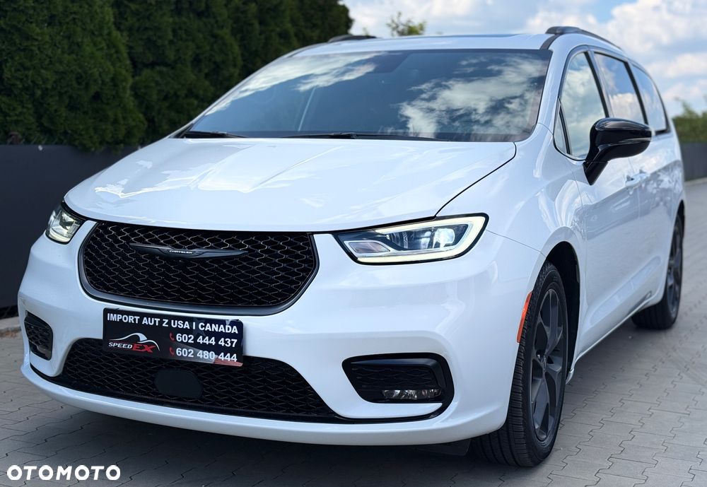 Chrysler Pacifica - 1