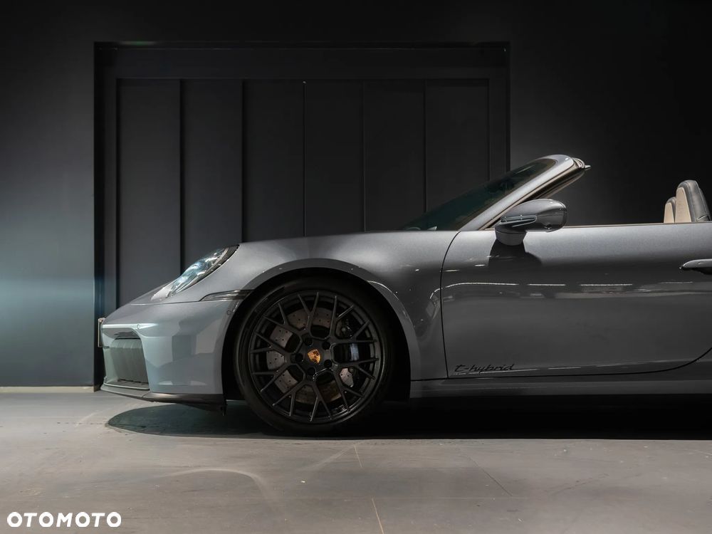 Porsche 911 Carrera GTS - 10