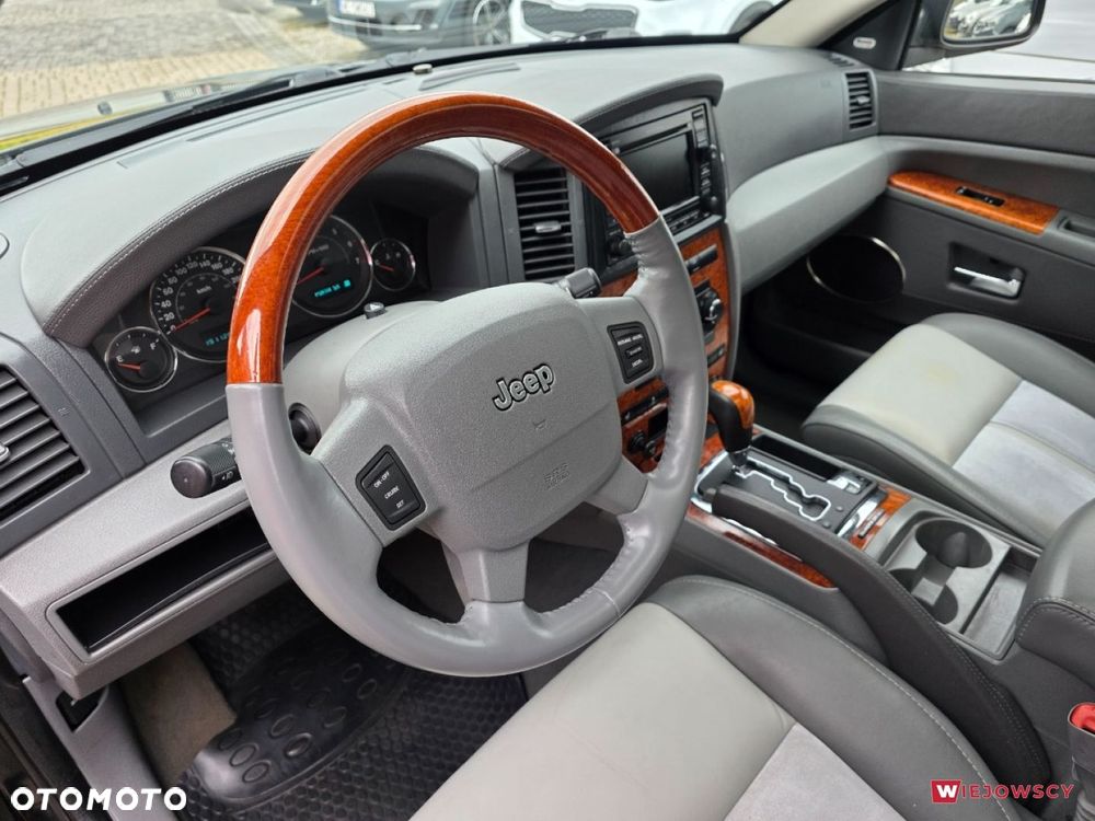 Jeep Grand Cherokee - 17