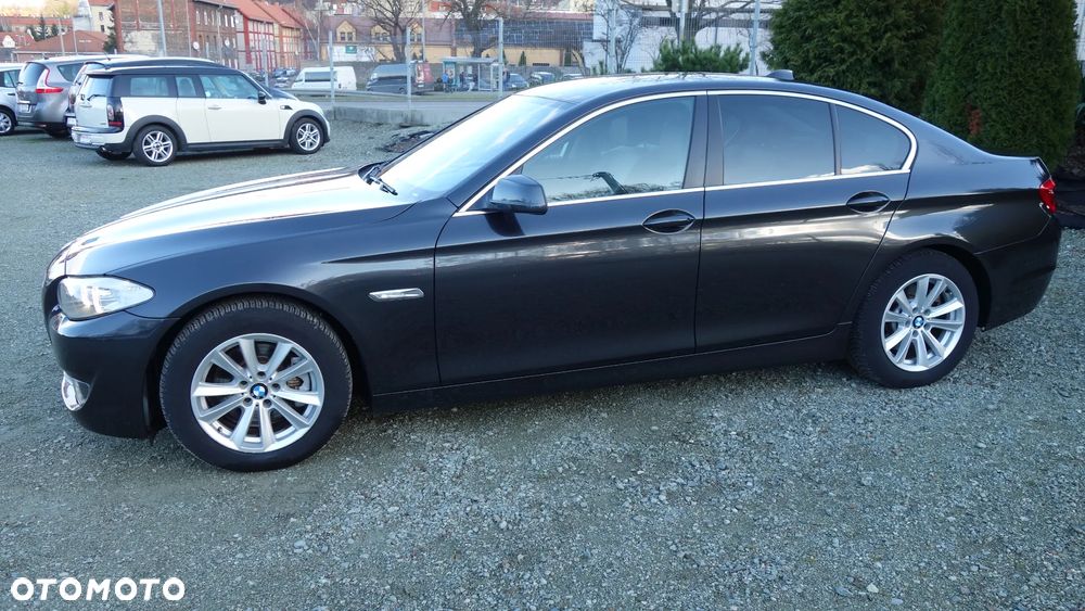 BMW Seria 5 520d Luxury Line - 9