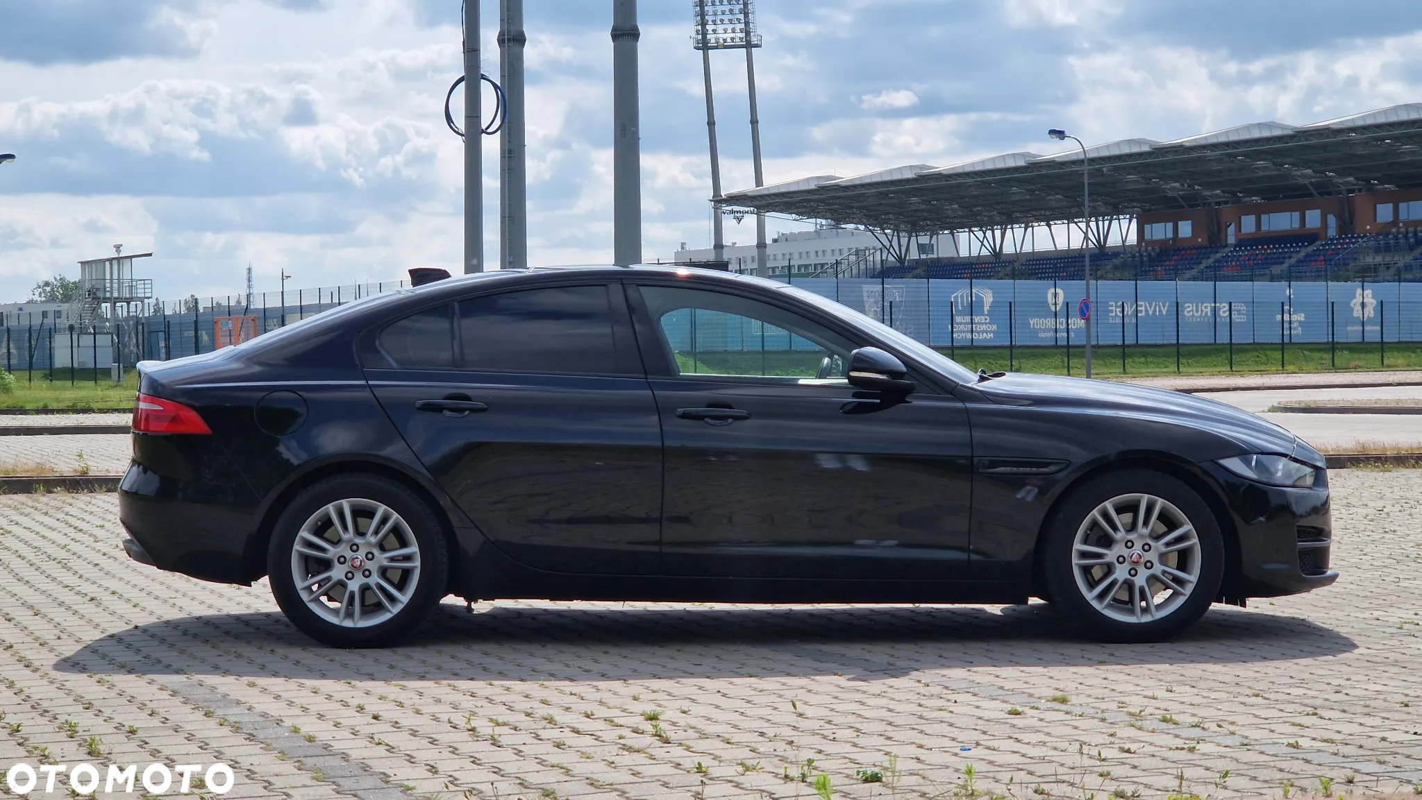 Jaguar XE 25t Prestige - 5