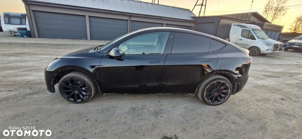 Tesla Model Y Long Range Dual Motor AWD - 2