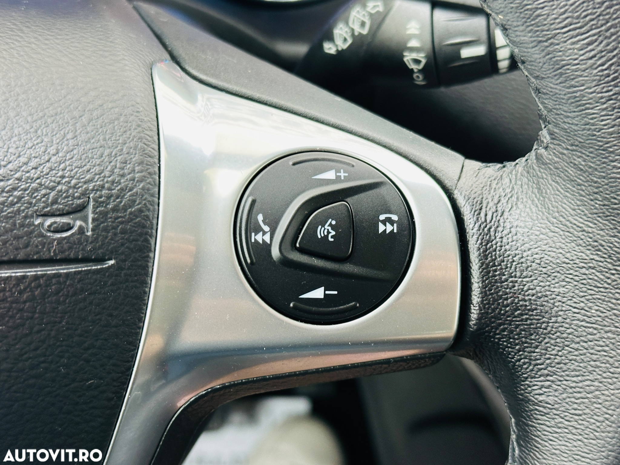 Ford Kuga - 32