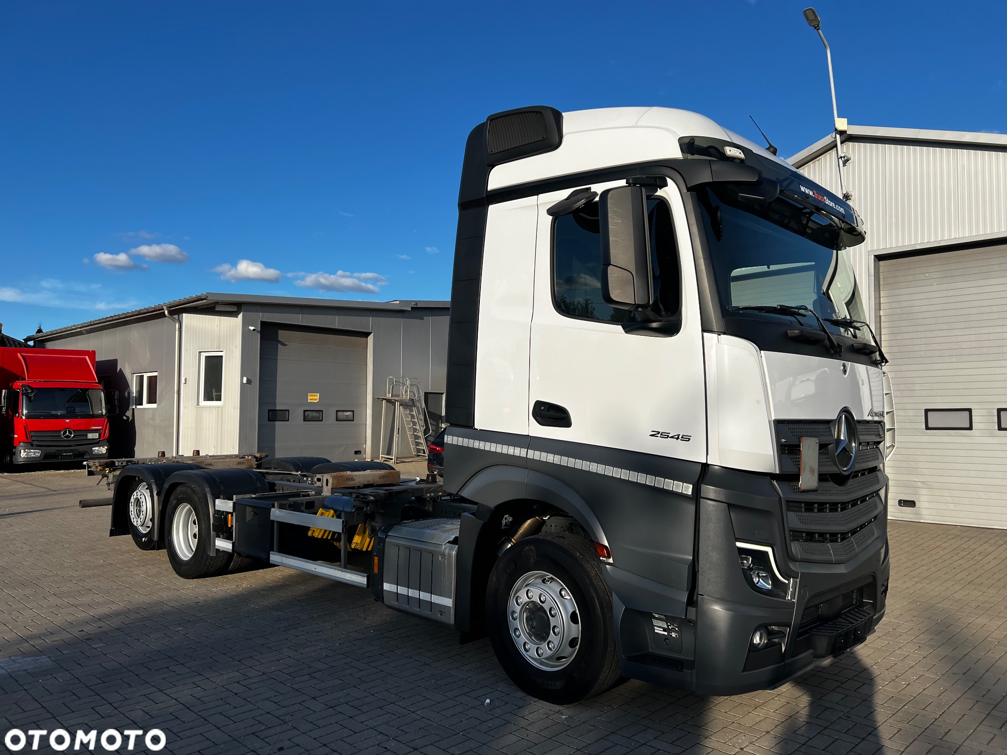 Mercedes-Benz Actros - 3